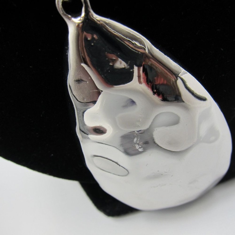 CHICO'S Teardrop Pendant Necklace Silver Hammered Metal Silver Purple Stone NEW - Picture 6 of 8